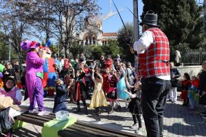 Νέα Ιωνία: Με μεγάλη συμμετοχή και αποκριάτικο ξεφάντωμα το «Καρναβάλι των Χρωμάτων» του Δήμου