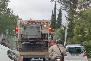 Πεντέλη: Ξεκίνησε με εντατικό ρυθμό και διπλά δρομολόγια η αποκομιδή των απορριμμάτων που δε είχε πραγματοποιηθεί λόγω της χιονόπτωσης