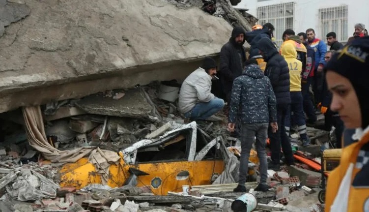 Περιφέρεια Αττικής: Συλλυπητήρια του Περιφερειάρχη για τα εκατοντάδες θύματα από τον καταστροφικό σεισμό στην Τουρκία και τη Βόρεια Συρία