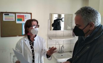 Επίσκεψη του Πάνου Σκουρλέτη στο Τοπικό Ιατρείο Κάτω Χαλανδρίου