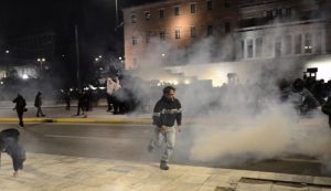 Επεισόδια στο κέντρο της Αθήνας μετά την παράσταση διαμαρτυρίας στα γραφεία της Hellenic Train