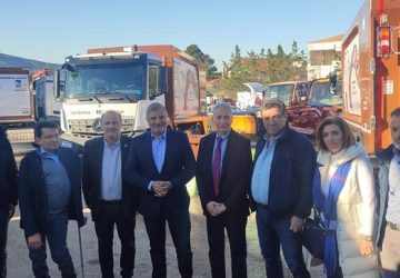Διόνυσος: Ενισχύεται ο εξοπλισμός βιοαποβλήτων του Δήμου με 2 νέα σύγχρονα απορριμματοφόρα από την  Περιφέρεια