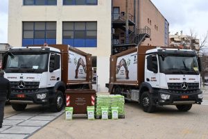 Περιφέρεια Αττικής : Αχαρνές τρία  νέα υπερσύγχρονα απορριμματοφόρα και 1.400 ειδικούς καφέ κάδους συλλογής βιοαποβλήτων