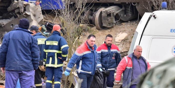 Στους 52 έφτασαν οι σοροί που ταυτοποιήθηκαν από το σιδηροδρομικό δυστύχημα στα Τέμπη