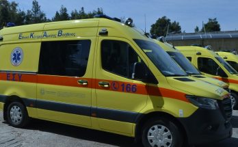 Παραδόθηκαν στο ΕΚΑΒ τα πρώτα 6 ασθενοφόρα που αγοράστηκαν από το Υπουργείο Οικονομικών με δωρεές από τον ειδικό λογαριασμό Covid-19