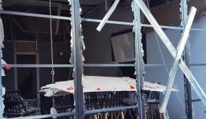 Ηράκλειο Αττικής: Έκρηξη σε καφετέρια – Υλικές ζημιές στο κατάστημα και σε οχήματα