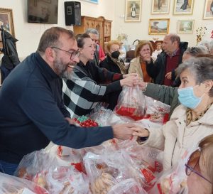 Μαρούσι : Μεγάλη προσφορά αγάπης στα μέλη του ΚΑΠΗ Αμαρουσίου από τα καταστήματα «BreadFacrory» ενόψει των εορτών του Πάσχα