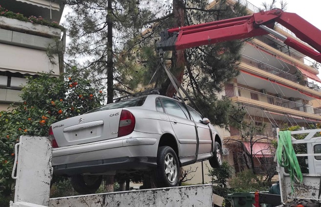 Μαρούσι: Συνεχίζεται η περισυλλογή εγκαταλειμμένων οχημάτων από τον Δήμο