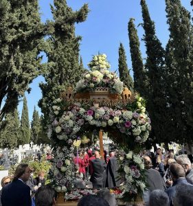Μαρούσι: Σε κλίμα κατάνυξης τελέστηκε και φέτος η περιφορά του επιταφίου στο Κοιμητήριο  Αμαρουσίου