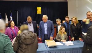 Μαρούσι : Ο Δήμαρχος Αμαρουσίου παρέδωσε230 διατακτικές επιταγές για το Πάσχα σε κοινωνικά και οικονομικά ευπαθείς συμπολίτες