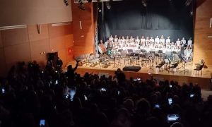 Παλλήνη: Πασχαλινή Συναυλία στο κατάμεστο Πολιτιστικό Κέντρο Γέρακα με την Φιλαρμονική Ορχήστρα και τη χορωδία του Δήμου