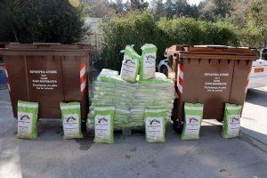 Περιφέρεια Αττικής: Παράδοση 4 σύγχρονων απορριμματοφόρων και εξοπλισμού ανακύκλωσης βιοαποβλήτων στον Δήμο Ζωγράφου