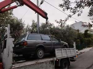 Λυκόβρυση Πεύκη: Συνεχίζεται η περισυλλογή εγκαταλελειμμένων οχημάτων από τον Δήμο