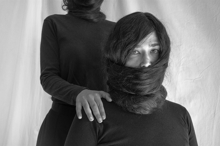 Χαλάνδρι: Έκθεση φωτογραφίας της Μερόπης Σταυρινού «Captivity - Αιχμαλωσία» εμπνευσμένη από την πρόσφατη εξέγερση των γυναικών στο Ιράν