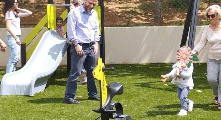 Βριλήσσια: Παραδόθηκε ανακαινισμένη και ασφαλής η παιδική χαρά στην πλατεία Γ. Σεφέρη στα Άνω Βριλήσσια
