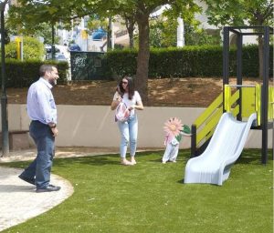 Βριλήσσια: Παραδόθηκε ανακαινισμένη και ασφαλής η παιδική χαρά στην πλατεία Γ. Σεφέρη στα Άνω Βριλήσσια