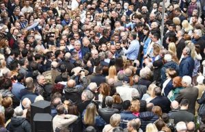 Ο Κυριάκος Μητσοτάκης σήμερα Πρωτομαγιά επισκέφτηκε την Κηφισιά και μίλησε σε πολίτες