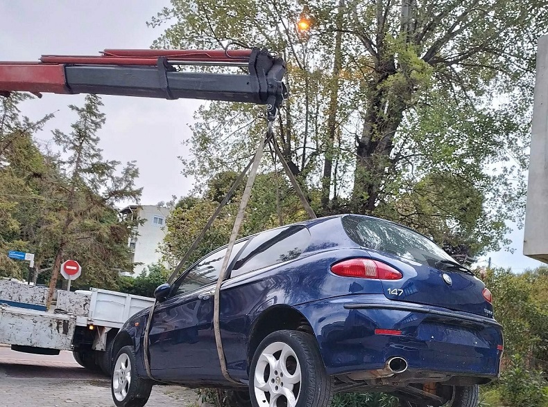 Λυκόβρυση Πεύκη : Συνεχίζεται η περισυλλογή εγκαταλελειμμένων οχημάτων από τον Δήμο