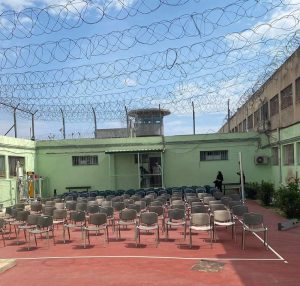 Η ομάδα προσφοράς της Συναισθηματικής διαλεκτικής του Στέλιου Καλαθά στις γυναικείες φυλακές Κορυδαλλού