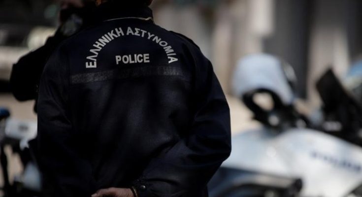 Ωρωπός: Συνελήφθη 22χρονος που έσπασε μπαλκονόπορτα σπιτιού και έκλεψε τσάντα με 35.000 ευρώ