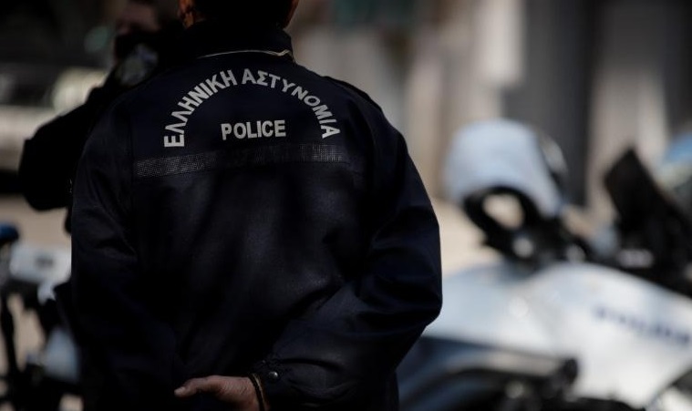 Ωρωπός: Συνελήφθη 22χρονος που έσπασε μπαλκονόπορτα σπιτιού και έκλεψε τσάντα με 35.000 ευρώ