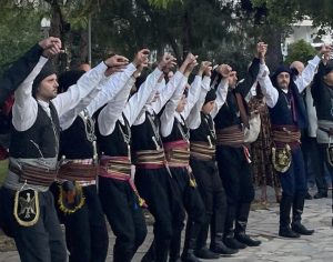 Βριλήσσια: «Μνημείο Ποντιακού Ελληνισμού» Αποκαλυπτήρια στην πλατεία Μανώλη Ανδρόνικου στην οδό Κύπρου και Μακεδονίας