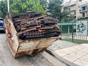 Γαλάτσι: Αντικατάσταση των δαπέδων στις παιδικές χαρές του Δήμου