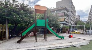 Γαλάτσι: Αντικατάσταση των δαπέδων στις παιδικές χαρές του Δήμου