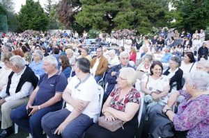 Μαρούσι: Παρουσία του Δημάρχου Αμαρουσίου πραγματοποιήθηκε το «Μουσικό Σταυροδρόμι» με τον Μπάμπη Τσέρτο στο Δημοτικό Γήπεδο Αμαρουσίου 5Χ5 Ζεκάκου