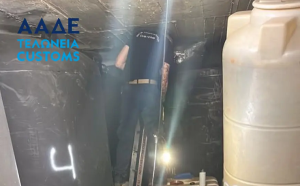 ΑΑΔΕ: «Έφοδος» σε υπόγειο με λαθραίο πετρέλαιο στη Νέα Μάκρη Μαραθώνα - Κατασχέσθηκαν 68.400 λίτρα