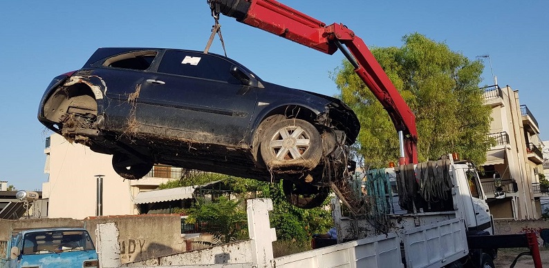 Ηράκλειο Αττικής: Συνεχίζεται η περισυλλογή εγκαταλελειμμένων οχημάτων από τον Δήμο