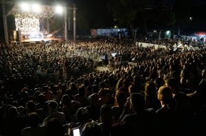 Μαρούσι: Εντυπωσιακή η συναυλία της Καίτης Γαρμπή «ΚΑΙ ΦΩΤΙΑ και ΝΕΡΟ» στο Μαρούσι παρουσία του Δημάρχου