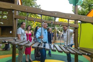 Μαρούσι:  Ο Δήμαρχος Αμαρουσίου εγκαινίασε την ανακατασκευασμένη Παιδική Χαρά στην πλατεία Ηπειρώτικων