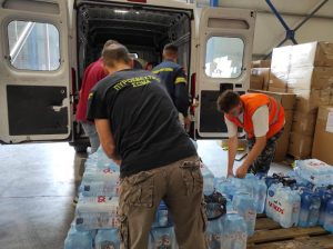 ΣΠΑΥ : Αποστολή νερών για τους πυροσβέστες στα πύρινα μέτωπα της Δυτικής Αττικής