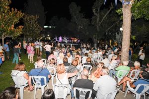 Μαρούσι: Εορταστική βραδιά παραμονή του 15Αύγουστου στην Πλατεία Αγίας Λαύρας Αμαρουσίου παρουσία του Δημάρχου