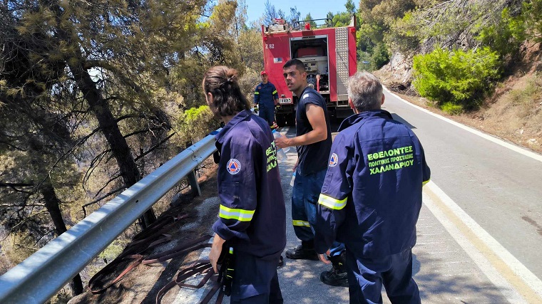 Χαλάνδρι: Στο πλευρό των πυροσβεστών οι εθελοντές Πολιτικής Προστασίας του Δήμου