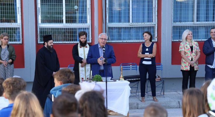 Μαρούσι : Κοντά στα παιδιά ο Δήμαρχος στο πρώτο κουδούνι για τη νέα χρονιά
