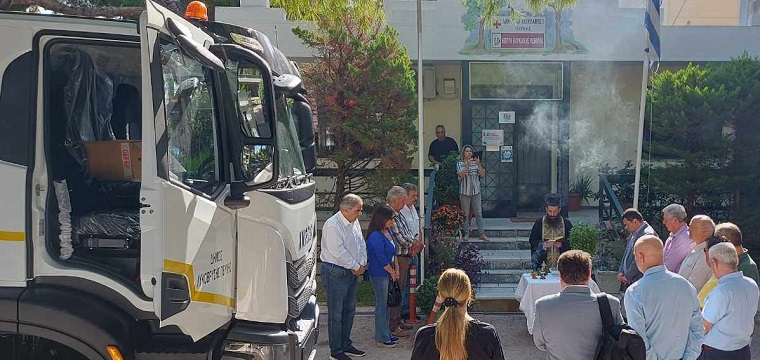 Λυκόβρυση Πεύκη:  Ένα τριαξονικό φορτηγό με αρπάγη προστίθεται στον στόλο του Δήμου
