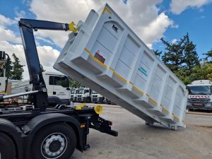 Παλλήνη: Νέο φορτηγό πολυμηχάνημα τύπου hooklift ενισχύει την υπηρεσία  καθαριότητας