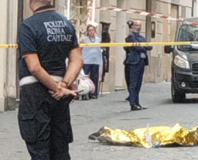 Ρώμη: Σκύλος έπεσε από μπαλκόνι τρίτου ορόφου πάνω σε μια έγκυο γυναίκα