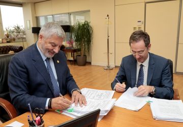 Περιφέρεια Αττικής: Υπεγράφη η σύμβαση παραχώρησης εδαφικών τμημάτων για τη δημιουργία Ποδηλατόδρομου και Πεζόδρομου στην Αττική Ριβιέρα