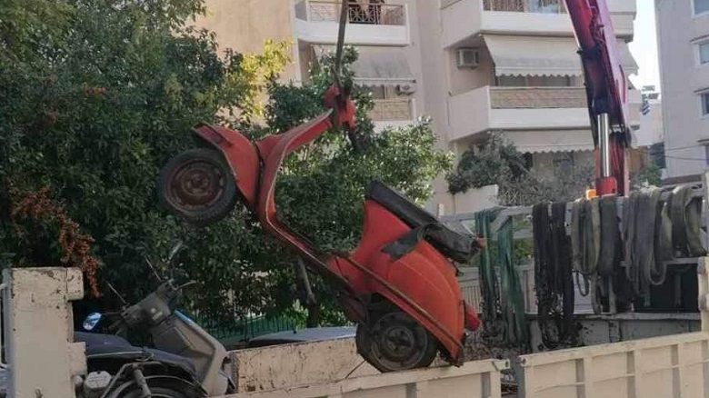 Λυκόβρυση Πεύκη:  Συνεχίζεται η περισυλλογή εγκαταλελειμμένων οχημάτων από τον Δήμο