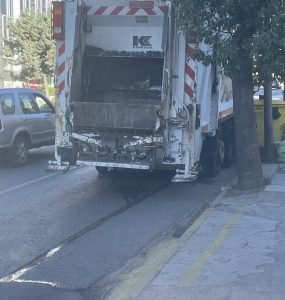 Πεντέλη: Ασυντήρητο απορριμματοφόρο έμεινε στην Α. Παπανδρέου προκαλώντας κυκλοφοριακό χάος στην πόλη