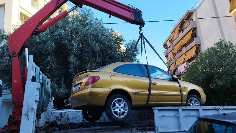 Λυκόβρυση Πεύκη: Συνεχίζεται η περισυλλογή εγκαταλελειμμένων οχημάτων από τον Δήμο