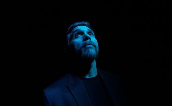Θέατρο : «Ελευθερία Κινήσεων» Ramiro Torres de Miguel Μετάφραση – Ερμηνεία:  Luis Gomezbeck στο  Θέατρο Άβατον  