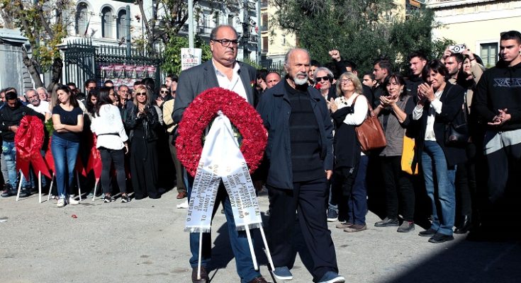 Χαλάνδρι: «50χρονα της εξέγερσης του Πολυτεχνείου» Κατάθεση στεφάνων από μαθητές, εκπαιδευτικούς και το δήμαρχο Χαλανδρίου