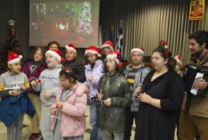 Μαρούσι:  Εορταστικές μελωδίες, παραδοσιακά κάλαντα και ευχές για τα Χριστούγεννα στον Δήμαρχο από τους μαθητές των Σχολείων της Πόλης