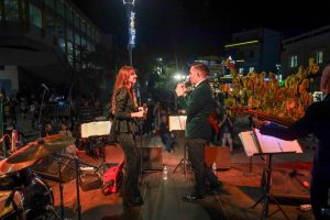 Μαρούσι:  Σε εορταστική ατμόσφαιρα η συναυλία των ΜιρέλλαςΠάχου και Αδάμ Τσαρούχη