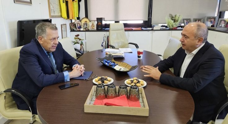 Ηράκλειο Αττικής: Συζήτηση του δήμαρχου με τον υφυπουργό Υποδομών και Μεταφορών αρμόδιο για θέματα υποδομών, Νίκο Ταχιάο