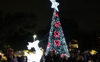 Πεντέλη: Άναμμα του Χριστουγεννιάτικου Δένδρου του Δήμου στην Πλατεία Αγίου Γεωργίου Μελίσσια